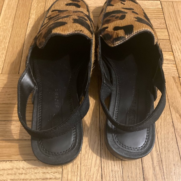 ASOS DESIGN Move Over leather slingback loafers in leopard print - Picture 6 of 9